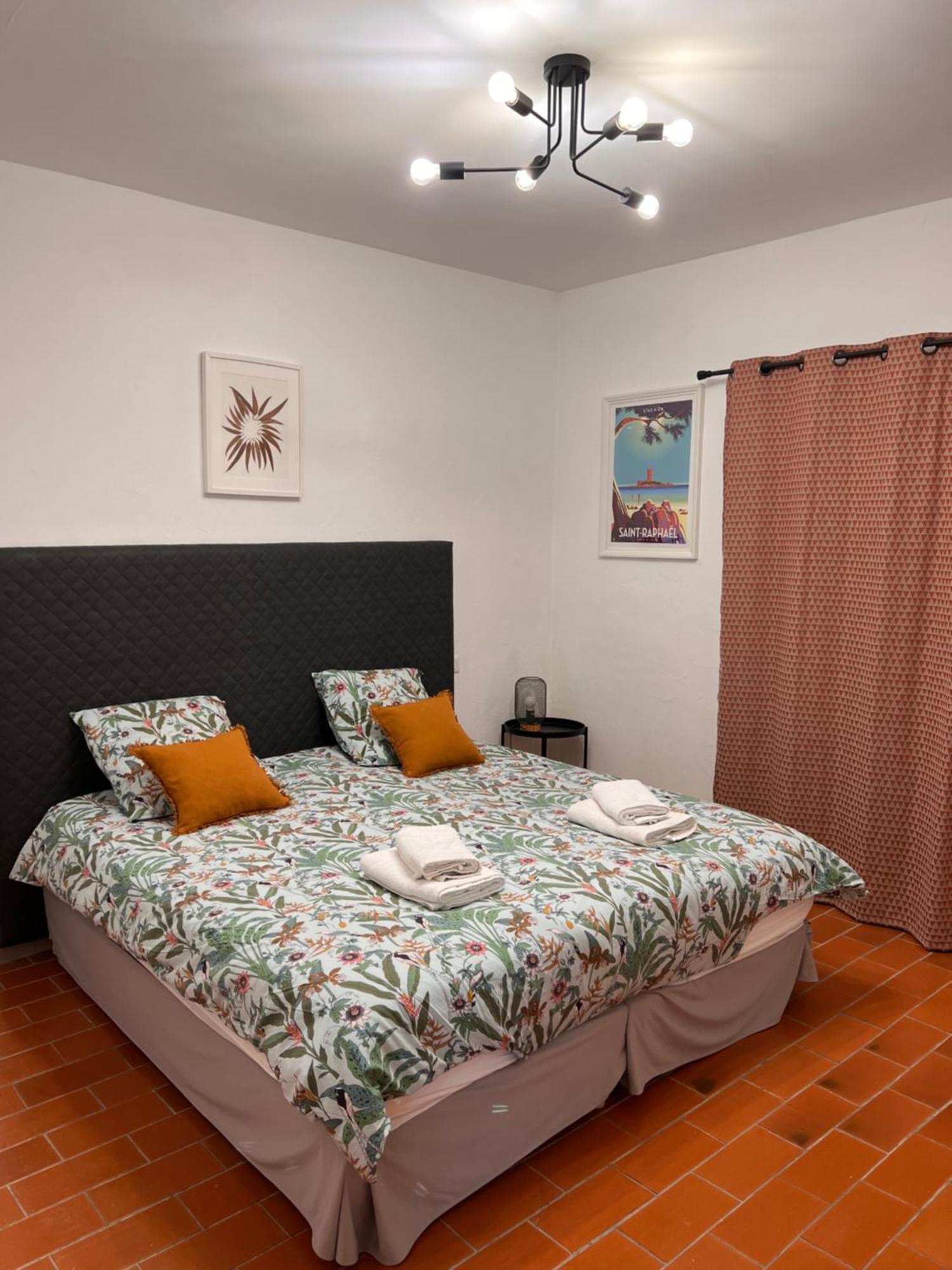 Simone, Appartement Maison, Quartier Calme, Grande Terrasse, Spa, Barbecue, 2 Chambres Fréjus Zewnętrze zdjęcie